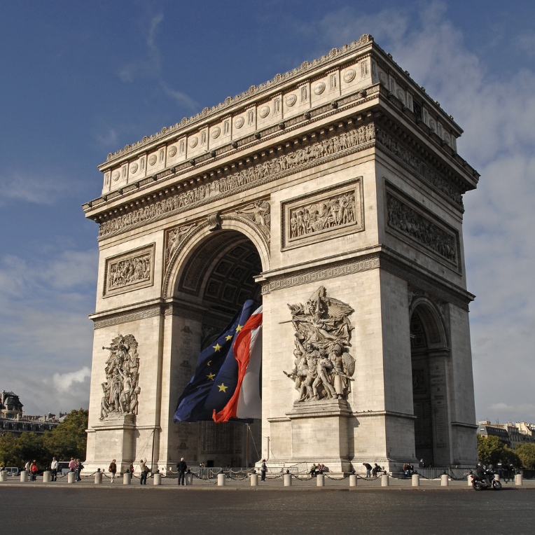 The terrace of the Arc de triomphe accessible to all